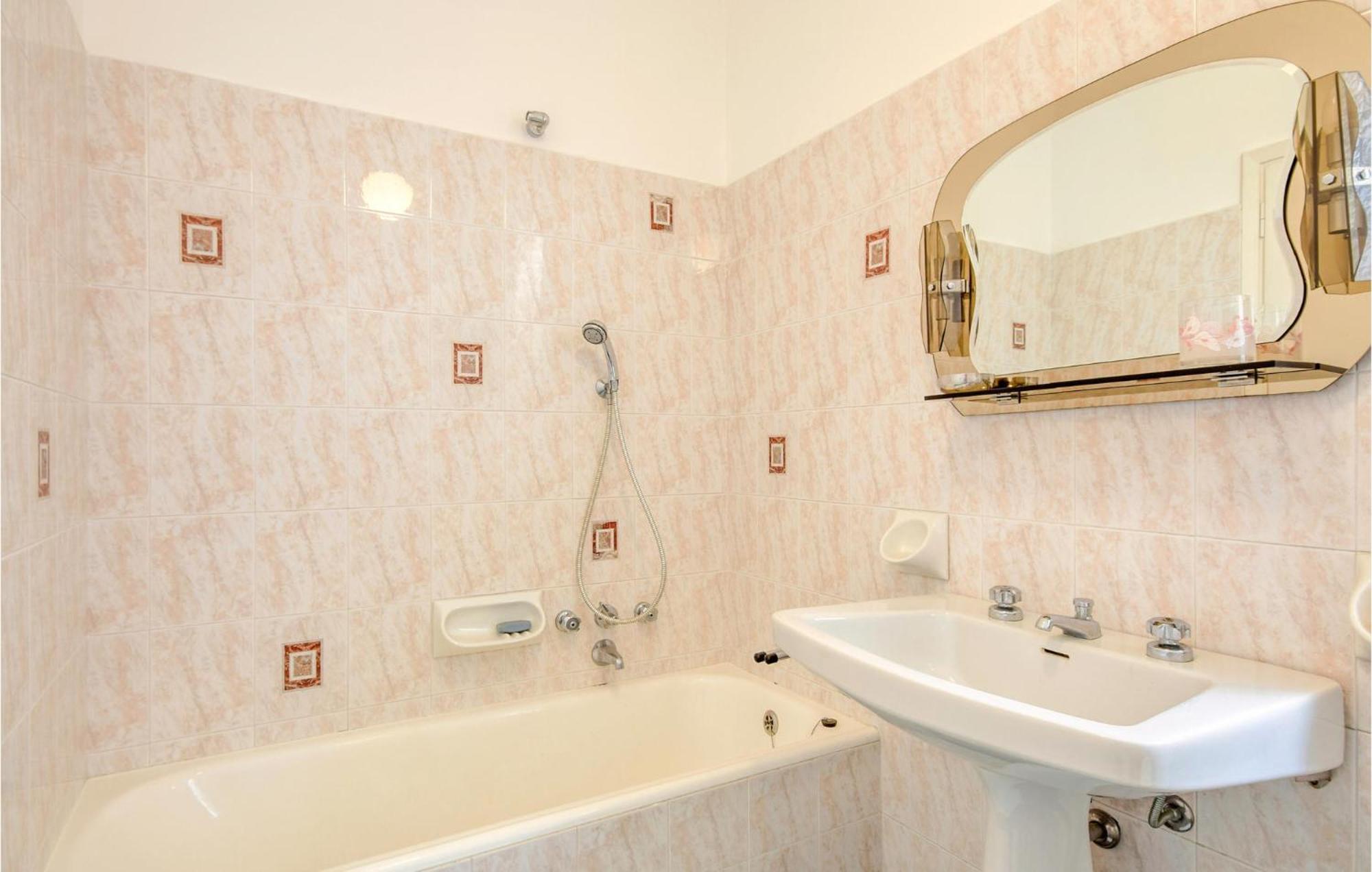 Gorgeous Apartment In Arenzano With Kitchen Esterno foto